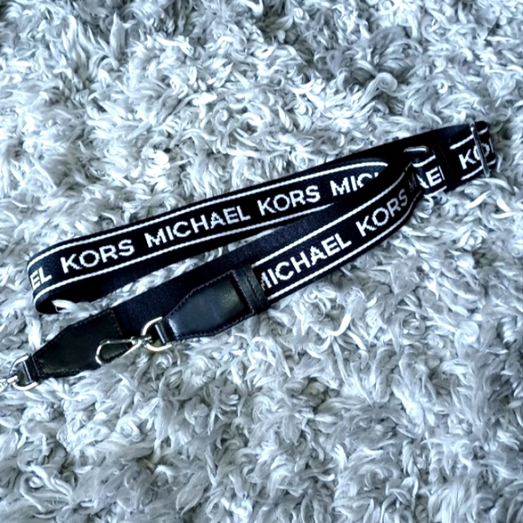 🎉4xHost Pic🎉Michael Kors Crossbody Bag - Picture 4 of 10